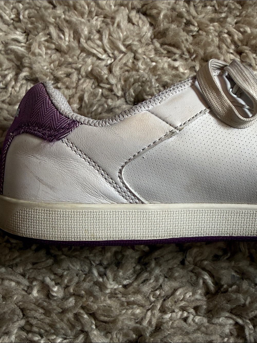 Lacoste White Leather Low-Top Sneakers Purple Chevron Heel Tab Size 9.5 - Picture 8 of 11